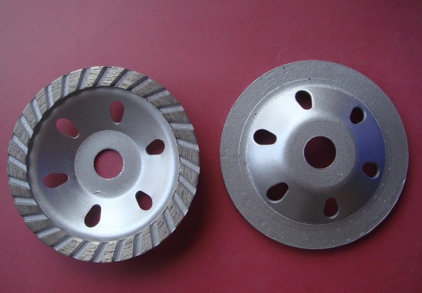 银色多齿碗状磨轮